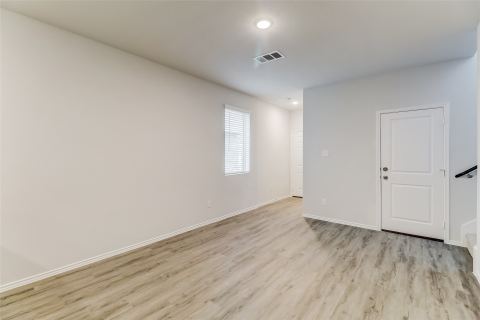 5528 Calm Waters Court, Fort Worth, TX 76119 — photo 3