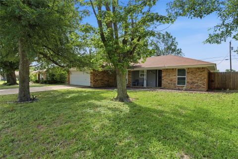 119 Blue Jay Street, Stephenville, TX 76401 — photo 2