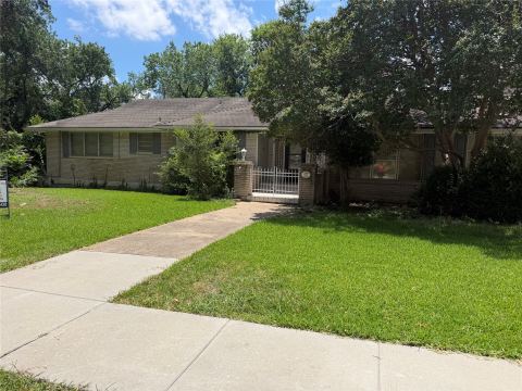 804 Carroll Drive, Garland, TX 75041 — photo 2