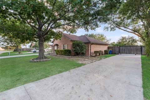 203 Creekstone Court, Seagoville, TX 75159 — photo 2