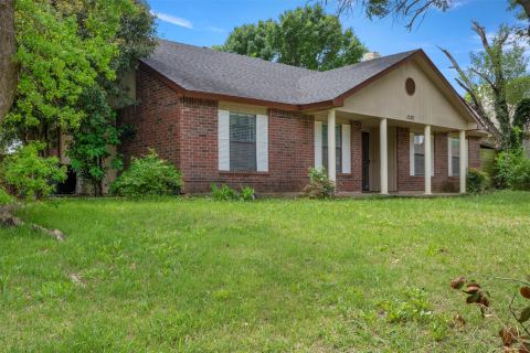 1032 Twin Falls Drive, DeSoto, TX 75115 — photo 2