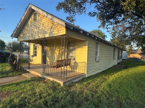 208 S Church Street, Elm Mott, TX 76640 — photo 2