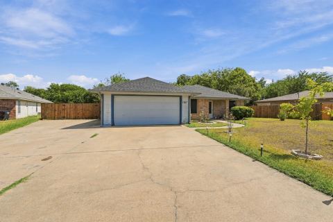 1307 Berry Drive, Cleburne, TX 76033 — photo 2