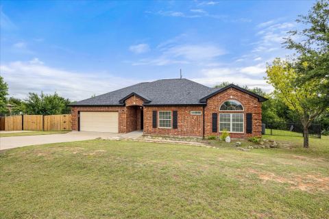 2935 Meandering Way, Granbury, TX 76049 — photo 2