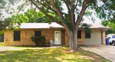 1414 W Torrey Street, Granbury