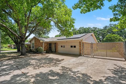 2721 Lucas Drive, Arlington, TX 76015 — photo 2