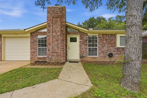 1122 Hidden Creek Drive, Mansfield