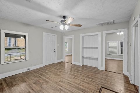 906 E Houston Street, Sherman, TX 75092 — photo 2