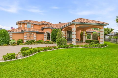 2002 W Emerald Bend Court, Granbury