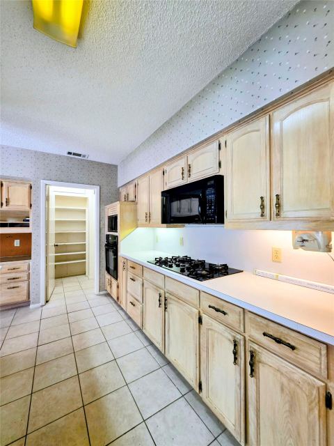 1020 Redbud Court, Arlington, TX 76012 — photo 3