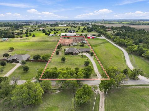 1422 County Road 377, Van Alstyne
