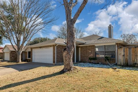 200 Caprock Drive, Arlington, TX 76018 — photo 2