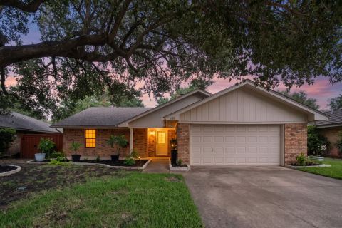 1101 De Pauw Drive, Arlington