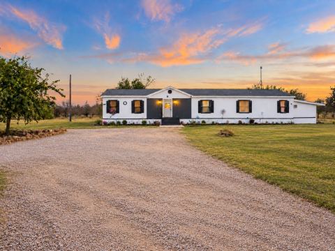 549 County Road 4733, Rhome, TX 76078 — photo 2