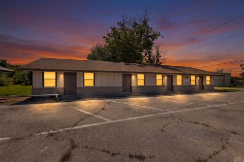 1585 N Mill Street, Lewisville
