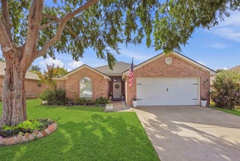 221 Whitestone Way, Weatherford