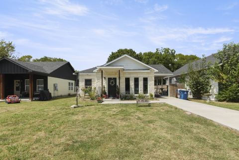 110 E COLLEGE Avenue, Corsicana
