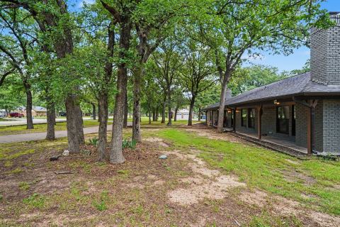 1908 Thousand Oaks Drive, Burleson, TX 76028 — photo 3