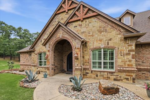 6751 Robinson Canyon Road, Aubrey, TX 76227 — photo 2