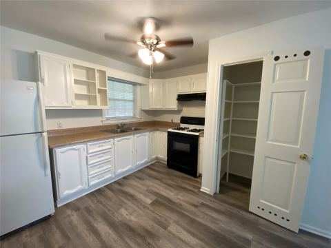 425 Wanda Way, Hurst, TX 76053 — photo 2