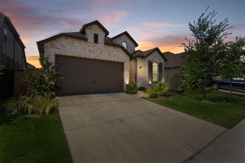 1916 Pelham Drive, Aubrey