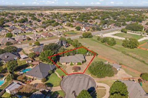 1605 Heather Court, Cleburne