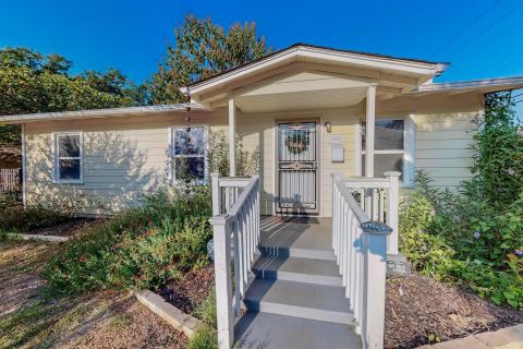 700 Broadway Avenue, Euless