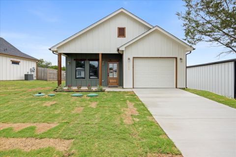 2603 Creekview Drive, Granbury
