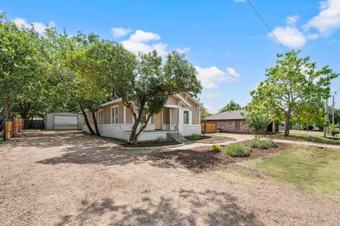 607 N Church Street, Pilot Point, TX 76258 — photo 3