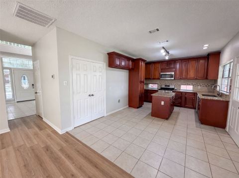 317 Riverwalk Lane, Irving, TX 75063 — photo 2