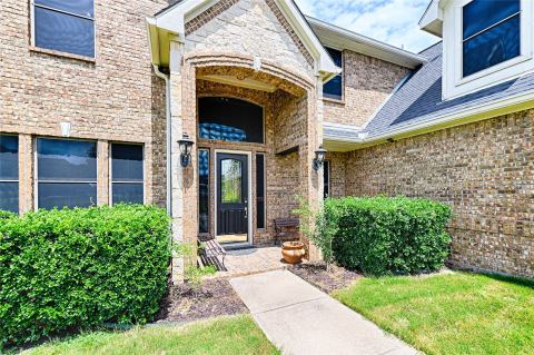 415 Breezeway Court, Cedar Hill, TX 75104 — photo 2