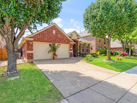 2703 Cove Drive, Grand Prairie, TX 75054 — photo 2