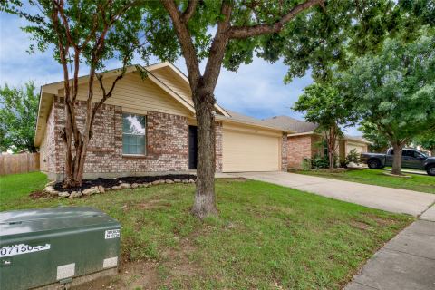 829 Santa Rosa Drive, Fort Worth, TX 76052 — photo 2
