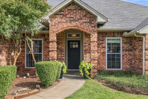 7704 Sagebrush Court S, North Richland Hills, TX 76182 — photo 2