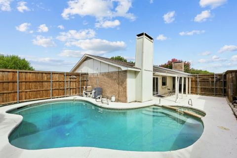2604 Winding Creek Drive, Carrollton, TX 75007 — photo 2