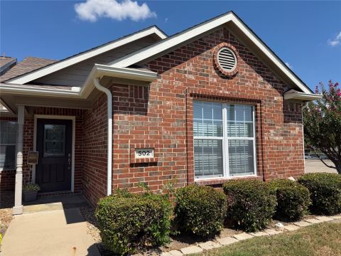 502 Oakridge Drive, Greenville, TX 75402 — photo 2