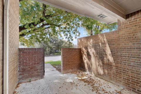 829 Summercreek Drive, Lewisville, TX 75067 — photo 2