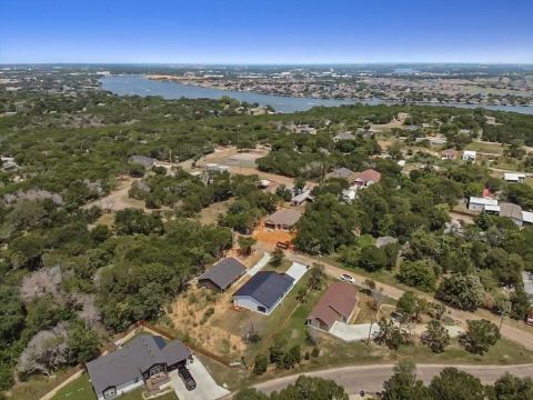 3612 Broken Bow Drive, Granbury, TX 76048 — photo 2