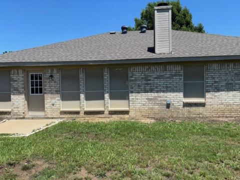 557 Marybeth Drive, Burleson, TX 76028 — photo 2