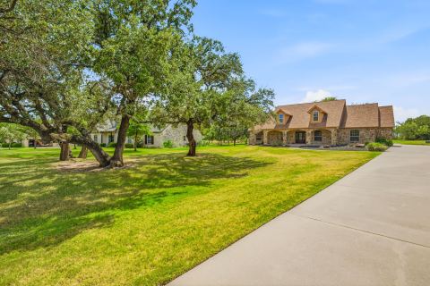 910 Mallard Pointe Drive, Granbury, TX 76049 — photo 3