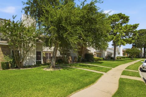 840 Creekside Drive, Lewisville, TX 75067 — photo 2