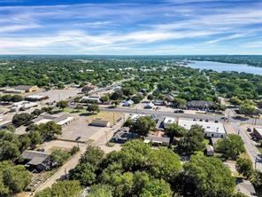 201 S Jones Street, Granbury, TX 76048 — photo 2