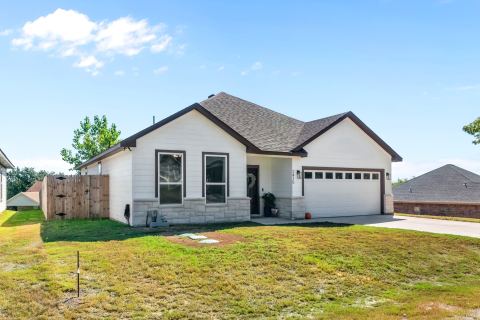 2415 Beverly Drive, Granbury, TX 76048 — photo 2