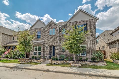 12679 Royal Oaks Lane, Farmers Branch