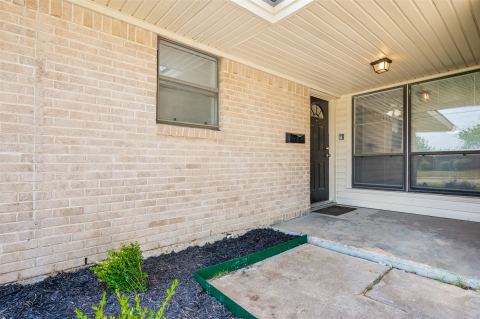 706 Goodyear Street, Irving, TX 75062 — photo 2