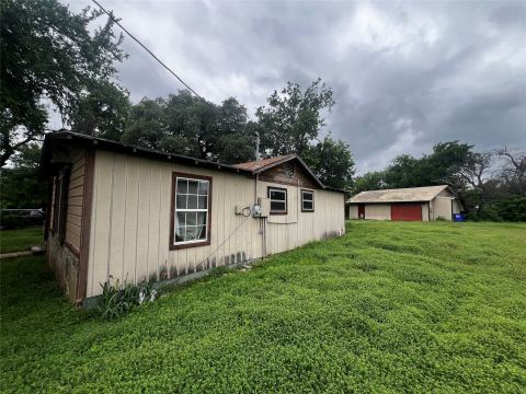 319 Ridgecrest Court, Azle, TX 76020 — photo 3