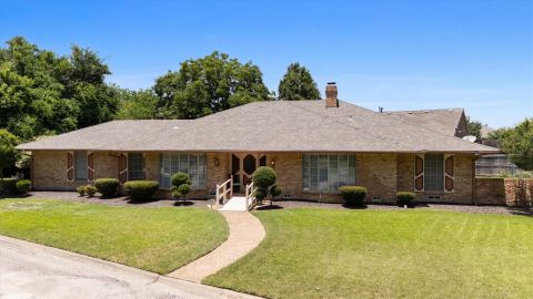 501 Jouette Street, Farmersville