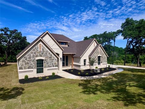 5025 Glenoaks Court, Weatherford