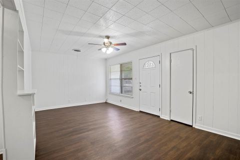 711 N Carroll Boulevard, Denton, TX 76201 — photo 2