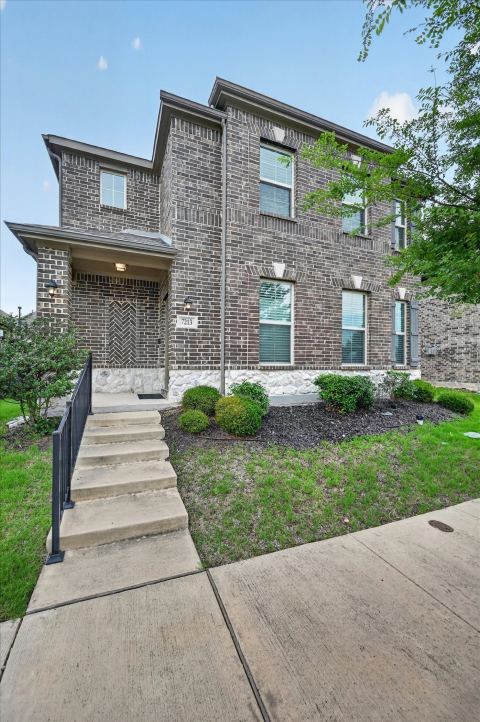 7213 Willow Thorne Drive, Little Elm, TX 76227 — photo 3